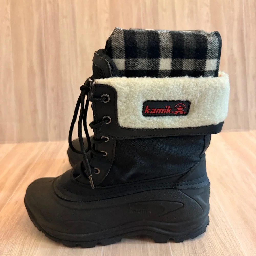 Kamik Sugarloaf Winter Boots Womens 9 Black Plaid Lined Waterproof Boots